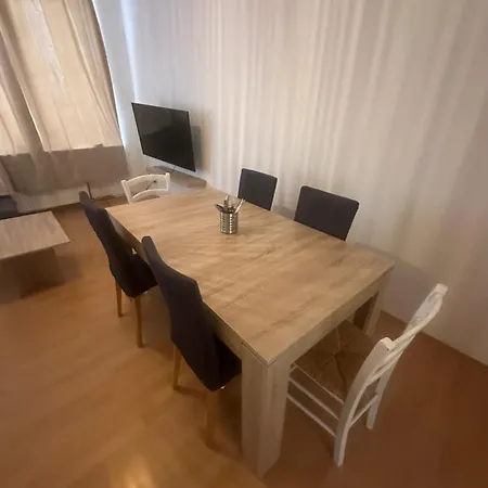 Familienfreundliche Mit Parkplatz Und Balkon Apartman