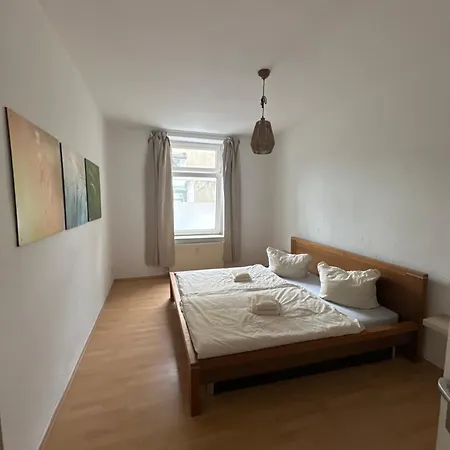 Familienfreundliche Mit Parkplatz Und Balkon * Magdeburg